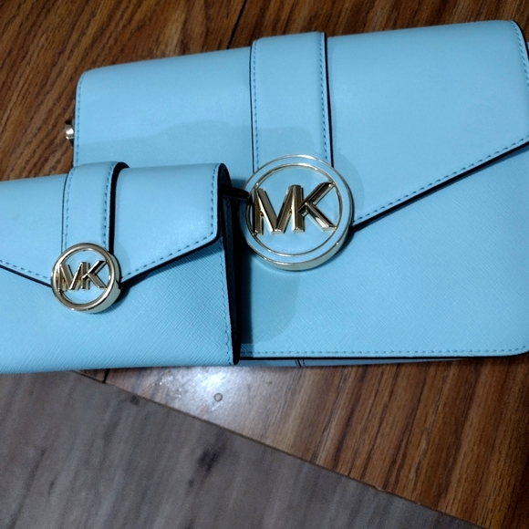 Michael kors pocketbook and wallet - Picture 1 of 2